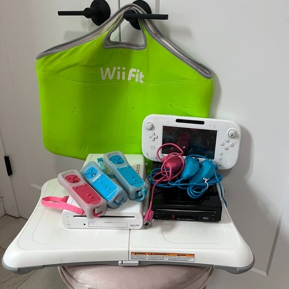 【セット品】Nintendo Wii & Wii Fit Nintendo Wii Fit, Universe, Gamepad, & Controller Bundle